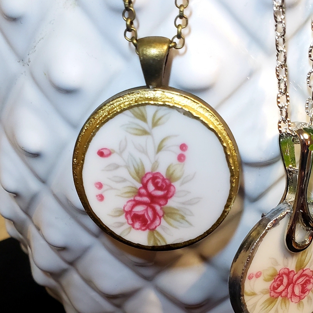 Necklaces - Picture 4 of 10
